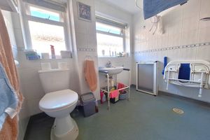 Wet Room - click for photo gallery